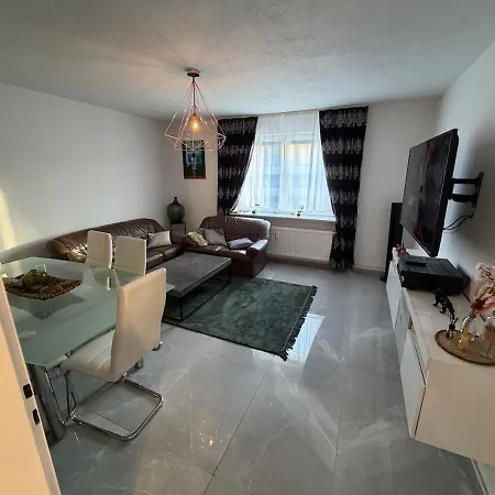 Oe Signature Living, 3 Buisness *