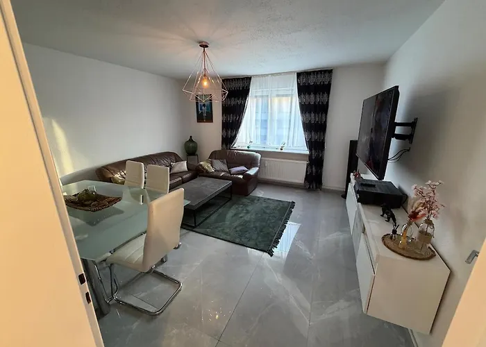 Oe Signature Living, 3 Buisness *